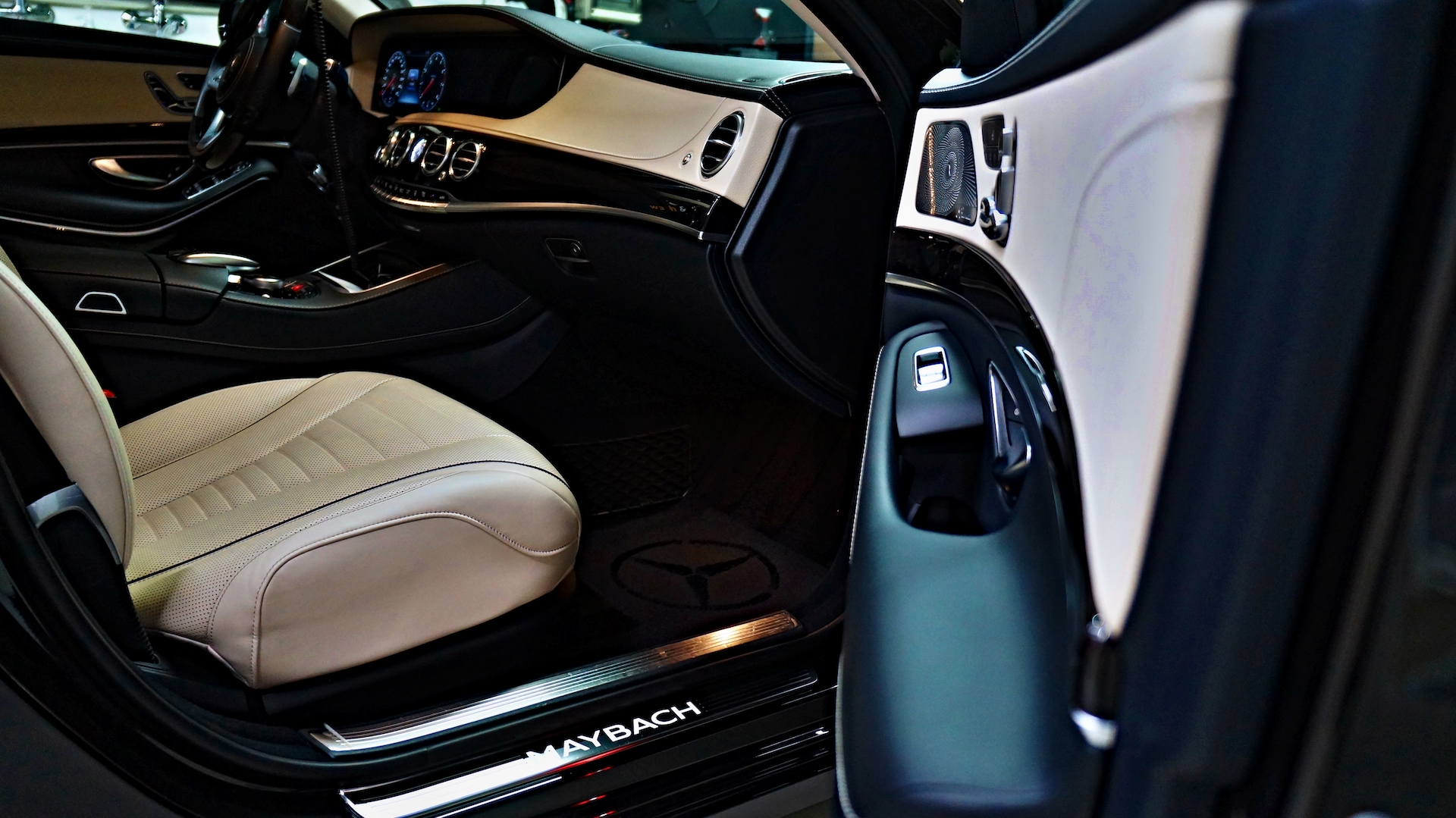 Mercedes Benz Maybach S560